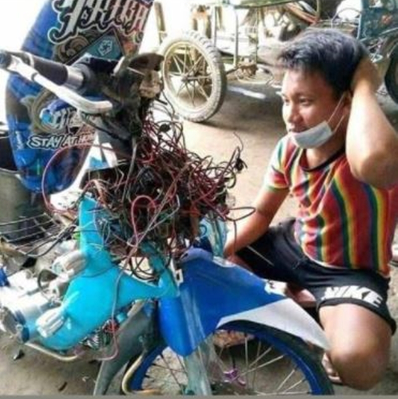 Moment kocak saat benerin barang ini bikin pusingnya setengah mati